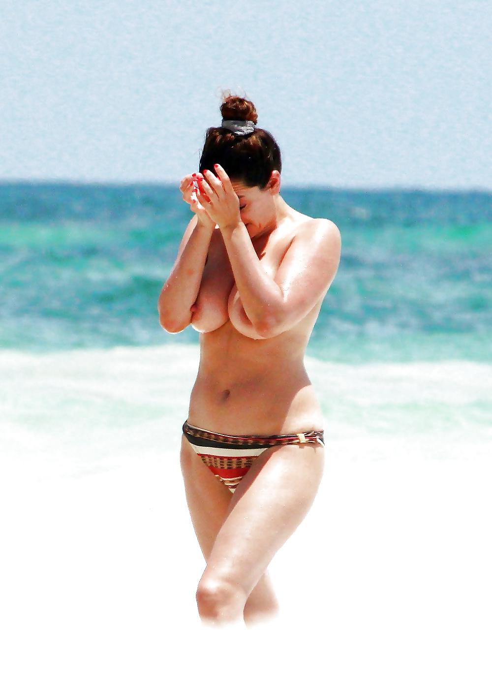 25P Kelly brook naked and juicy pink nipples !!!