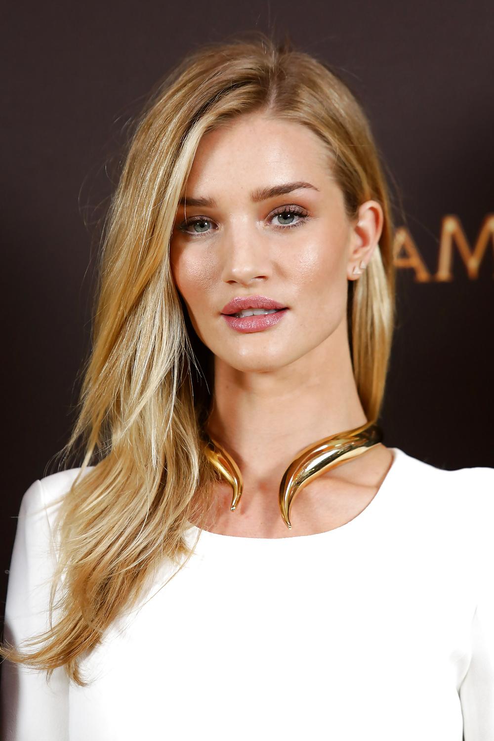 25P Rosie Huntington Whiteley - First Class Goddess