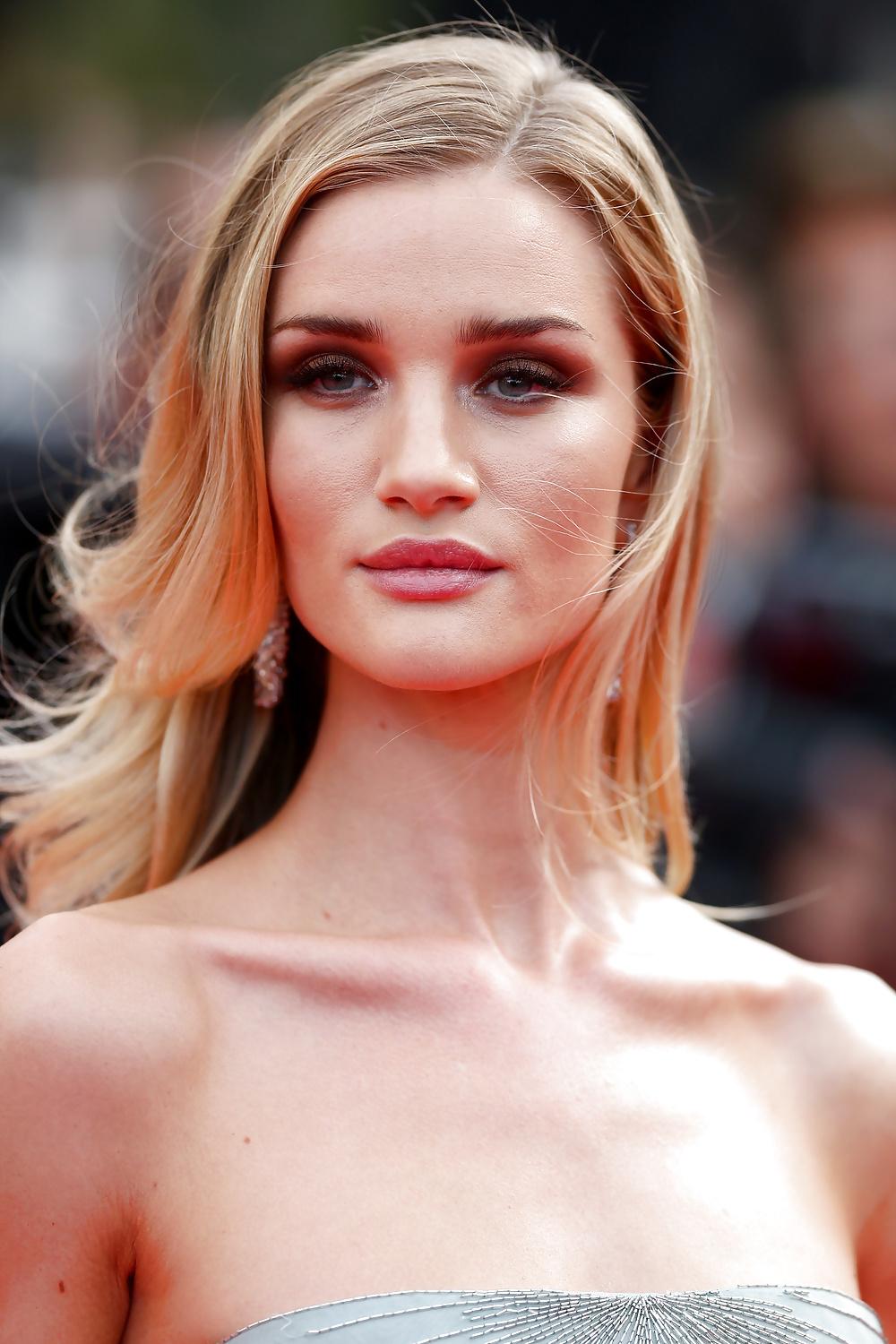 25P Rosie Huntington Whiteley - First Class Goddess