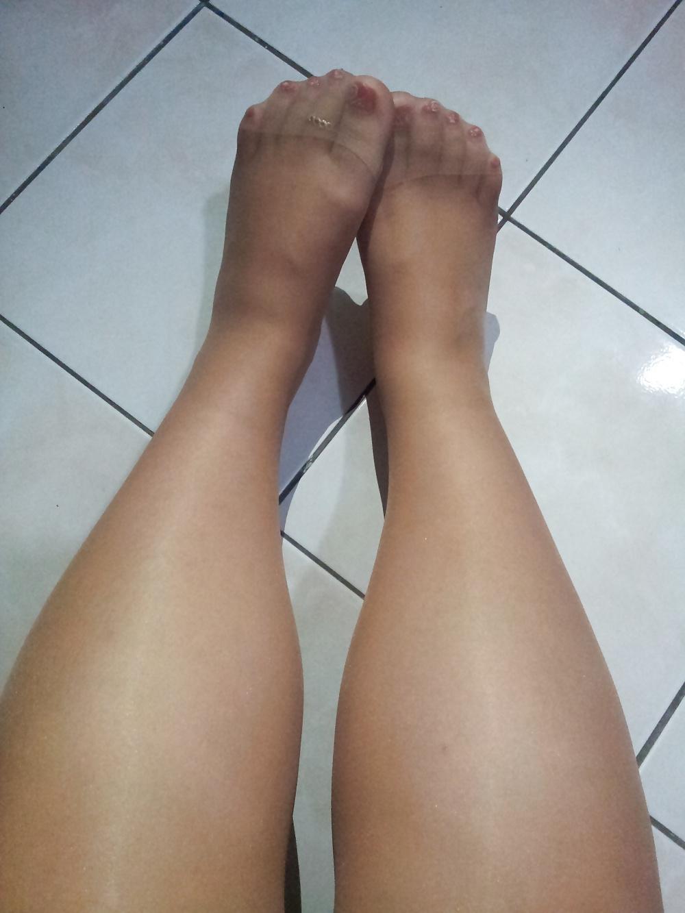 25P COMMENT On What You'd Do To Her Nylon Feet 3!