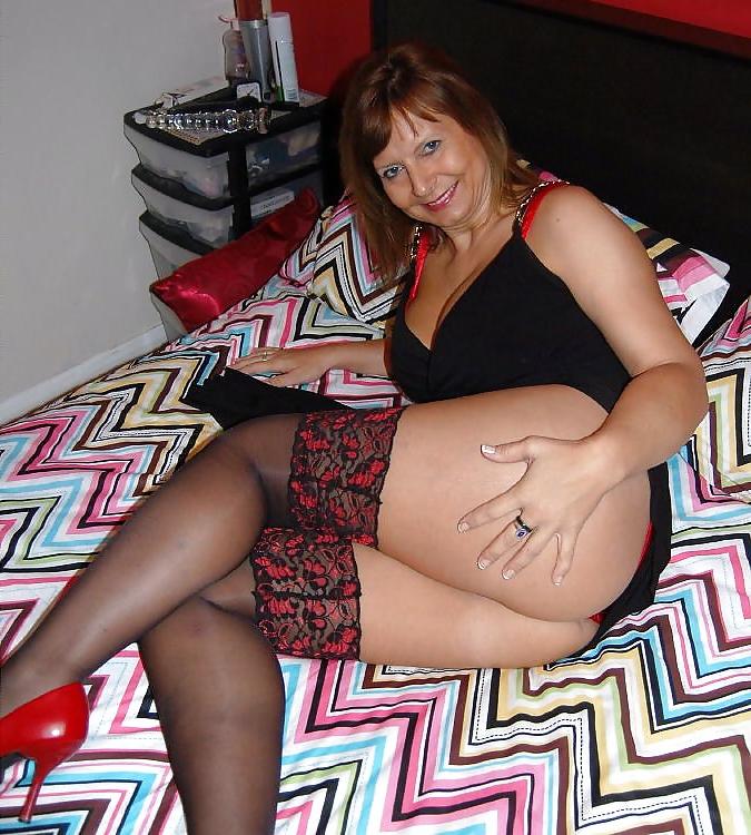 15P Beautiful British Mature - Sandy