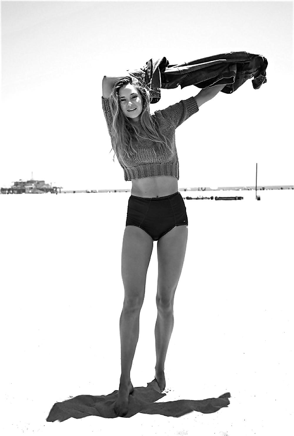 25P Random Celeb Legs&Feet