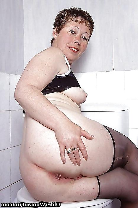 15P British granny Wendy from OlderWomanFun