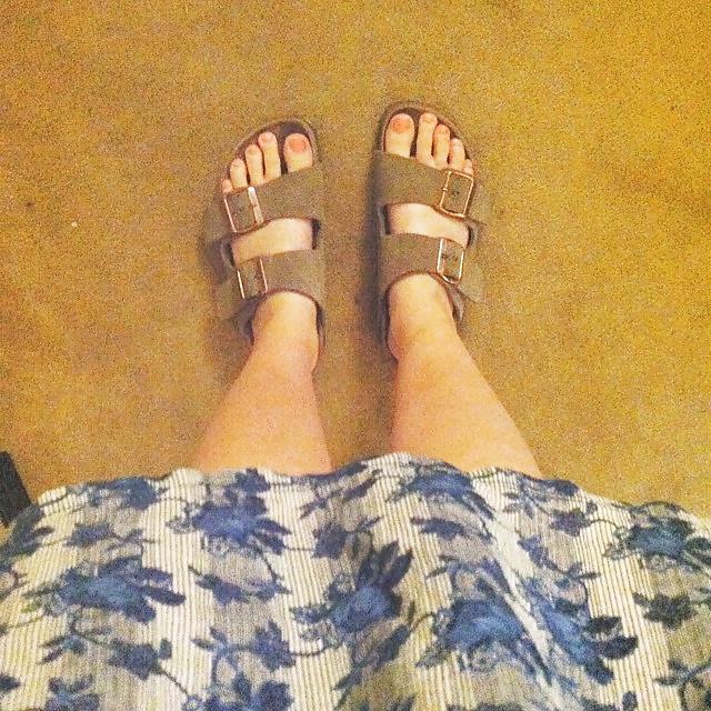 25P Birkenstock Shoes n Feet 7