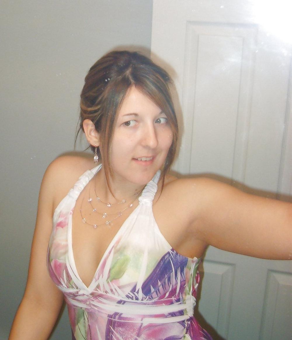 18P Wanna fuck this bitch? Check out her nasty ass!