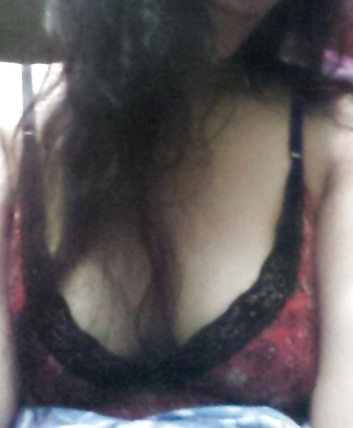 8P Hot Web Slut hairy and Juicy Pussy