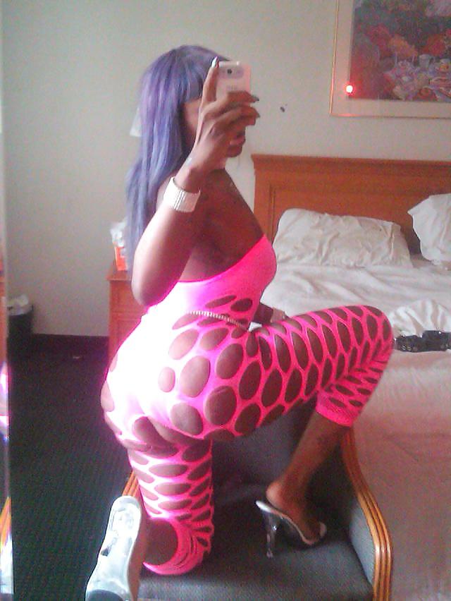 25P Houston hooker - black tattooed bitch