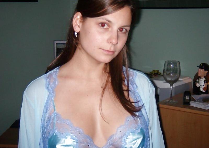 14P Sexy Young Mom