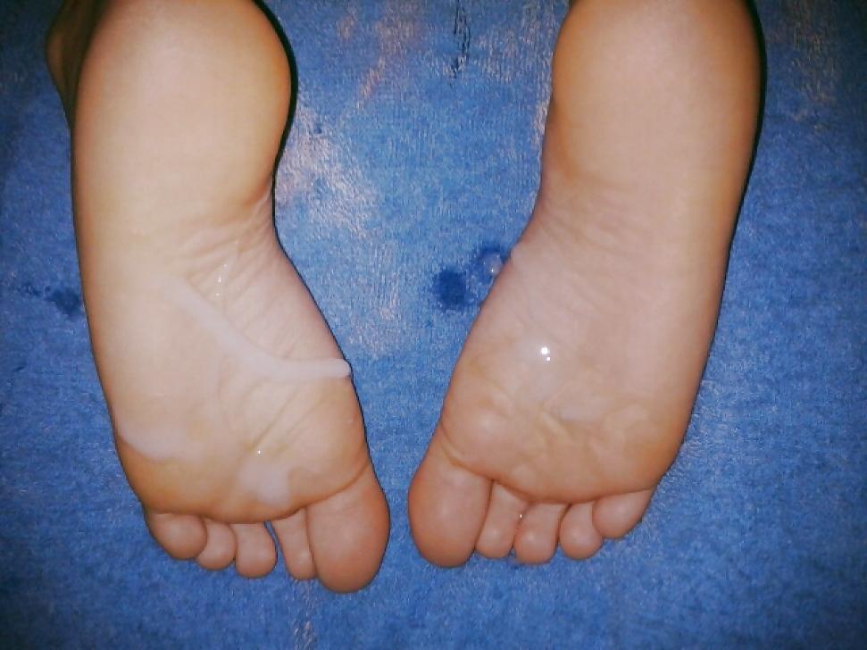 24P Feet Cum