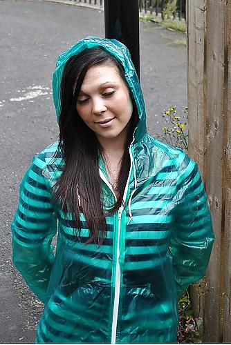 25P Girls Shiny PVC Rainwear