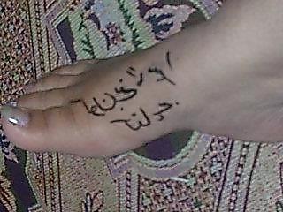 25P Arab girls feet