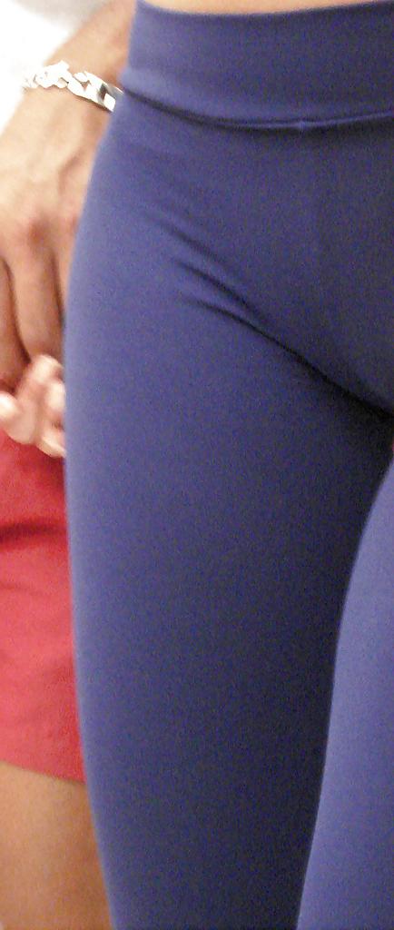 15P Candid Girlfriend  Spandex Fat Round Ass