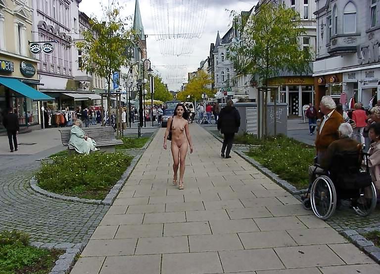 25P Stef nackt in der Öffentlichkeit