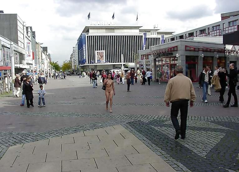 25P Stef nackt in der Öffentlichkeit