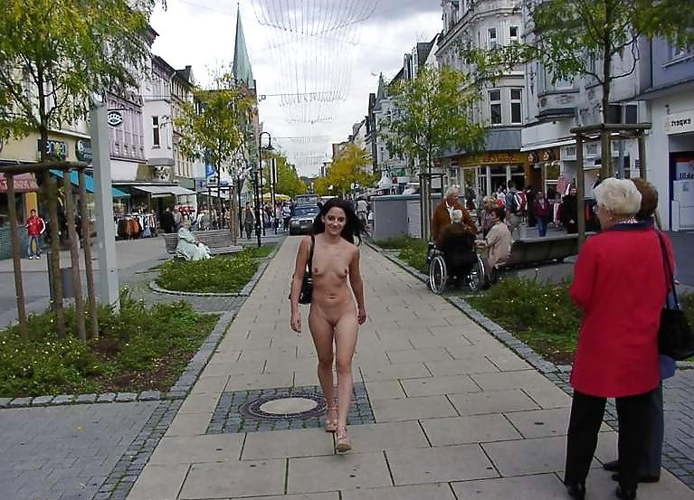25P Stef nackt in der Öffentlichkeit