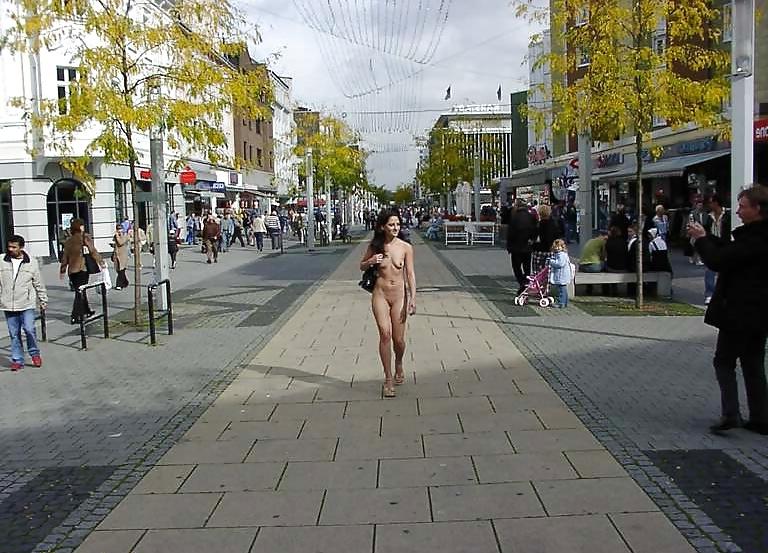 25P Stef nackt in der Öffentlichkeit