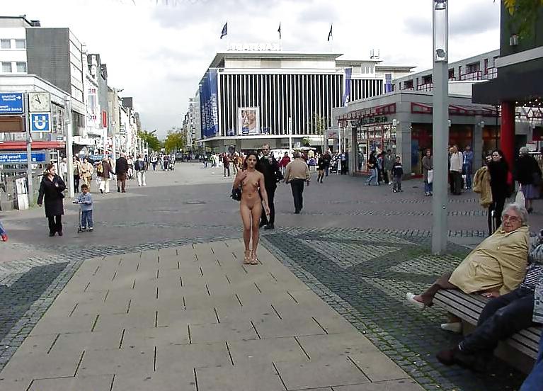 25P Stef nackt in der Öffentlichkeit
