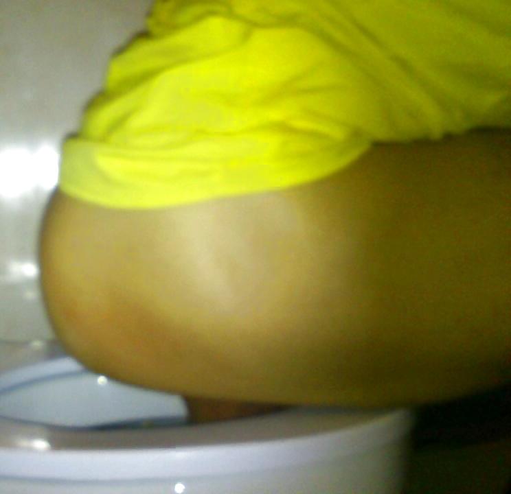 24P On toilet 
