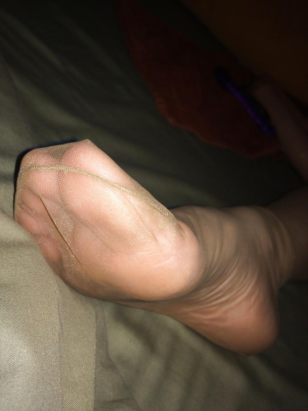 25P Her sexy nylon feet