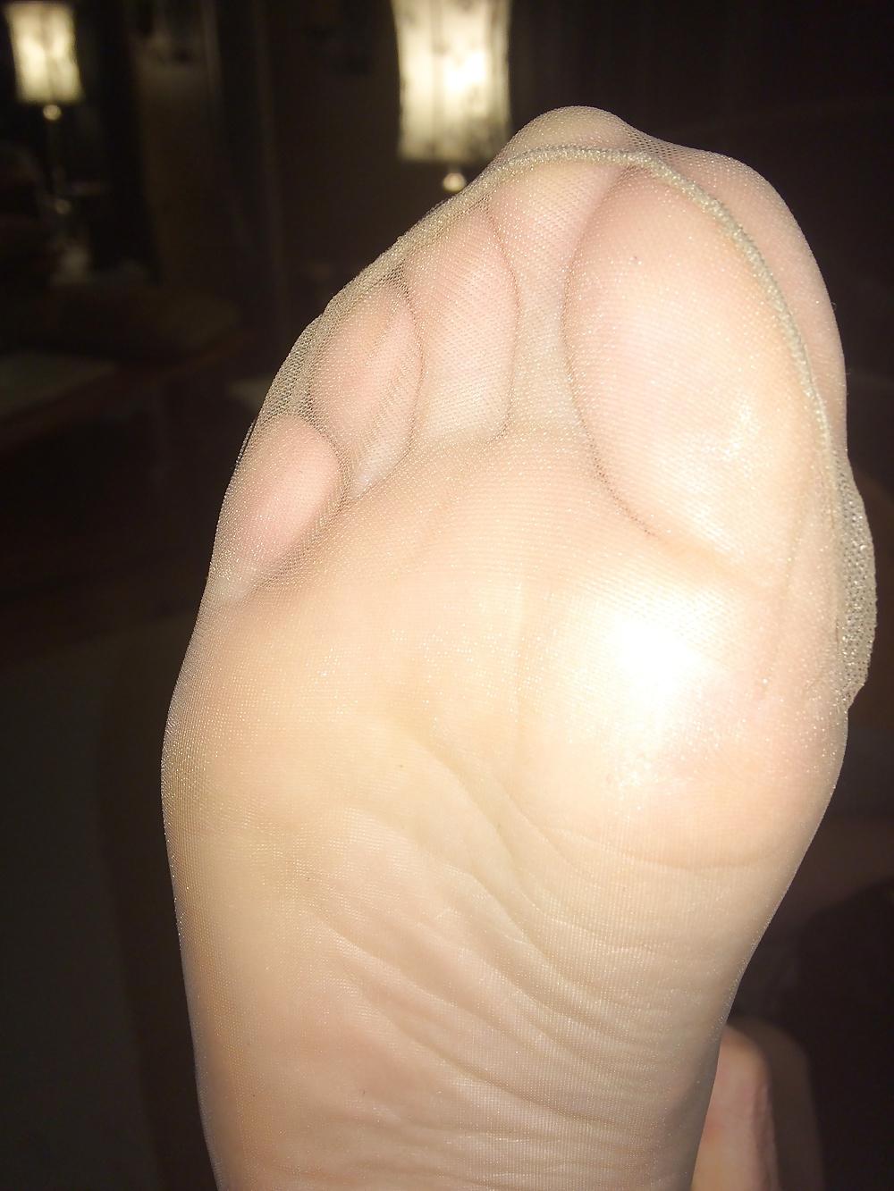 25P Her sexy nylon feet