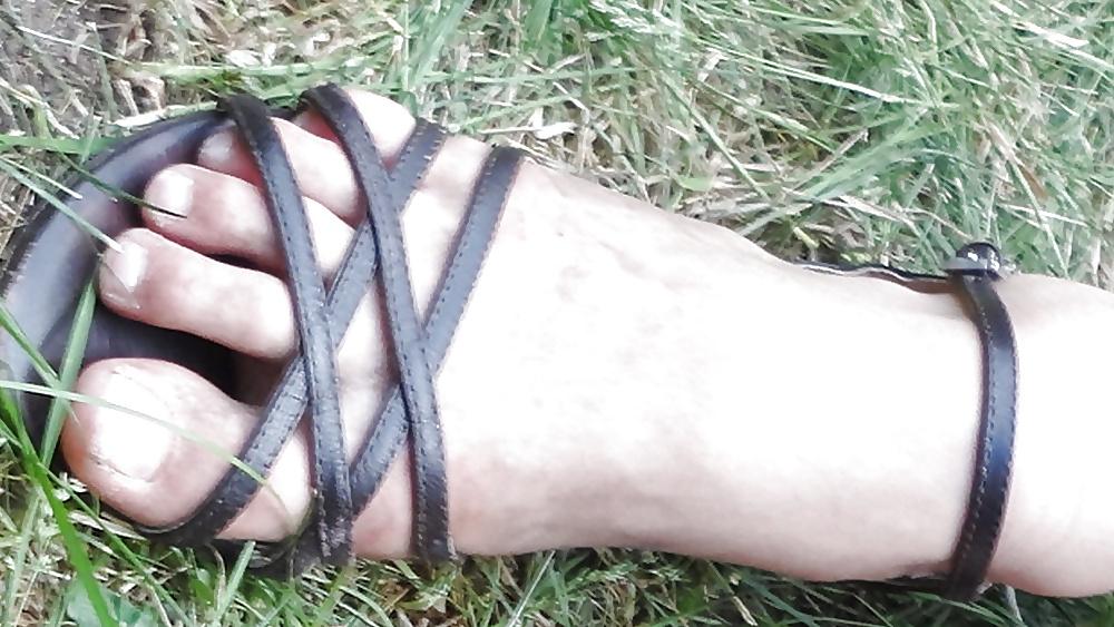 8P HIDDEN TOES and FEET of a  VERY YOUNG  TEEN