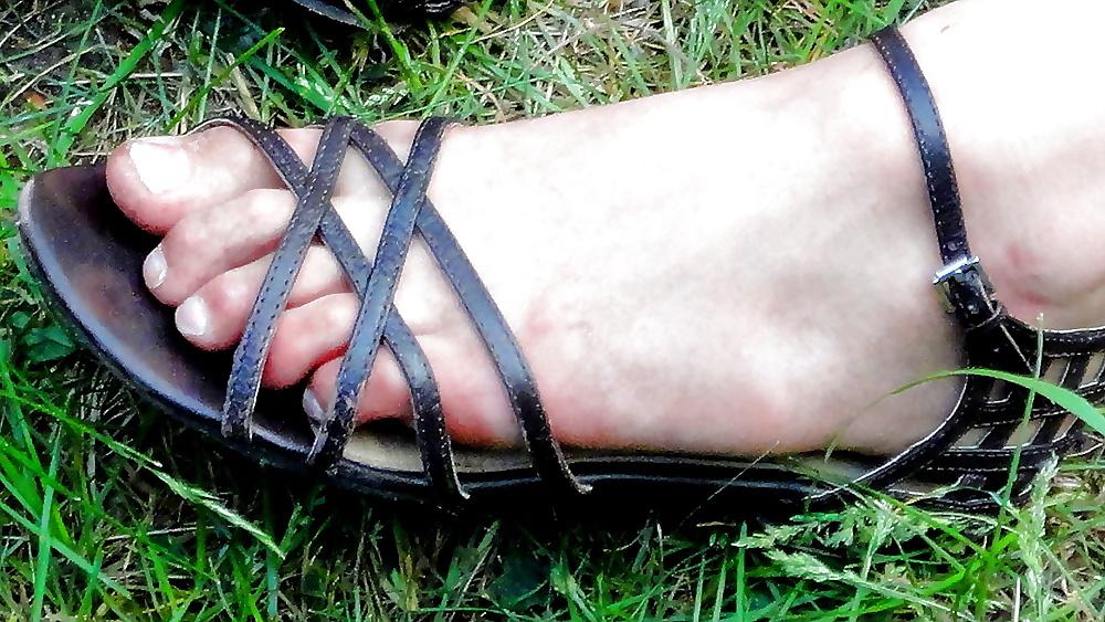 8P HIDDEN TOES and FEET of a  VERY YOUNG  TEEN