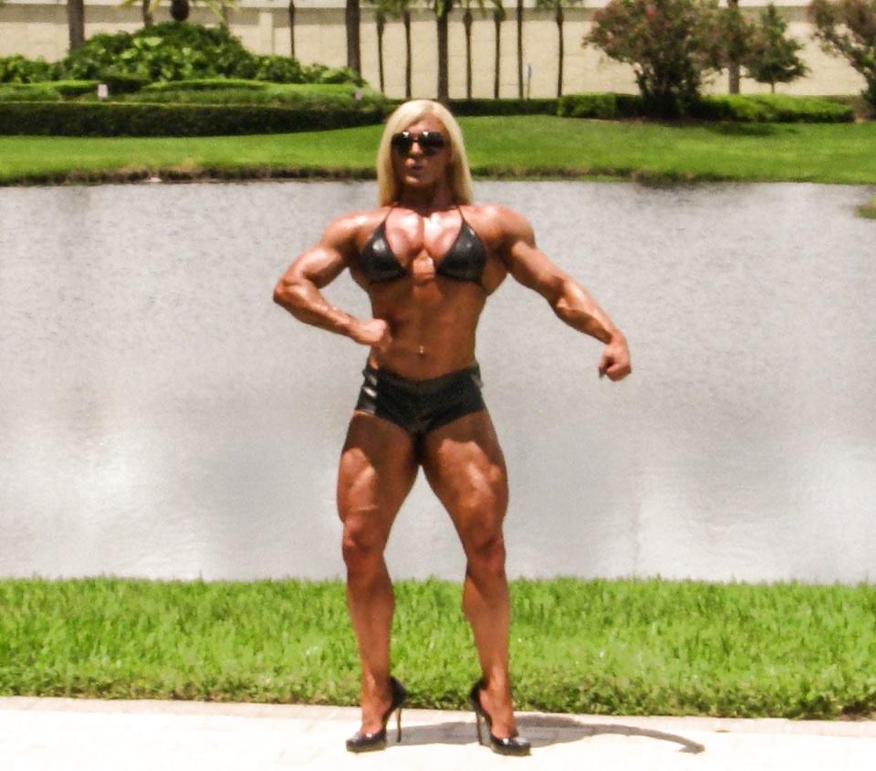 25P Lisa Cross - Sexy female muscles