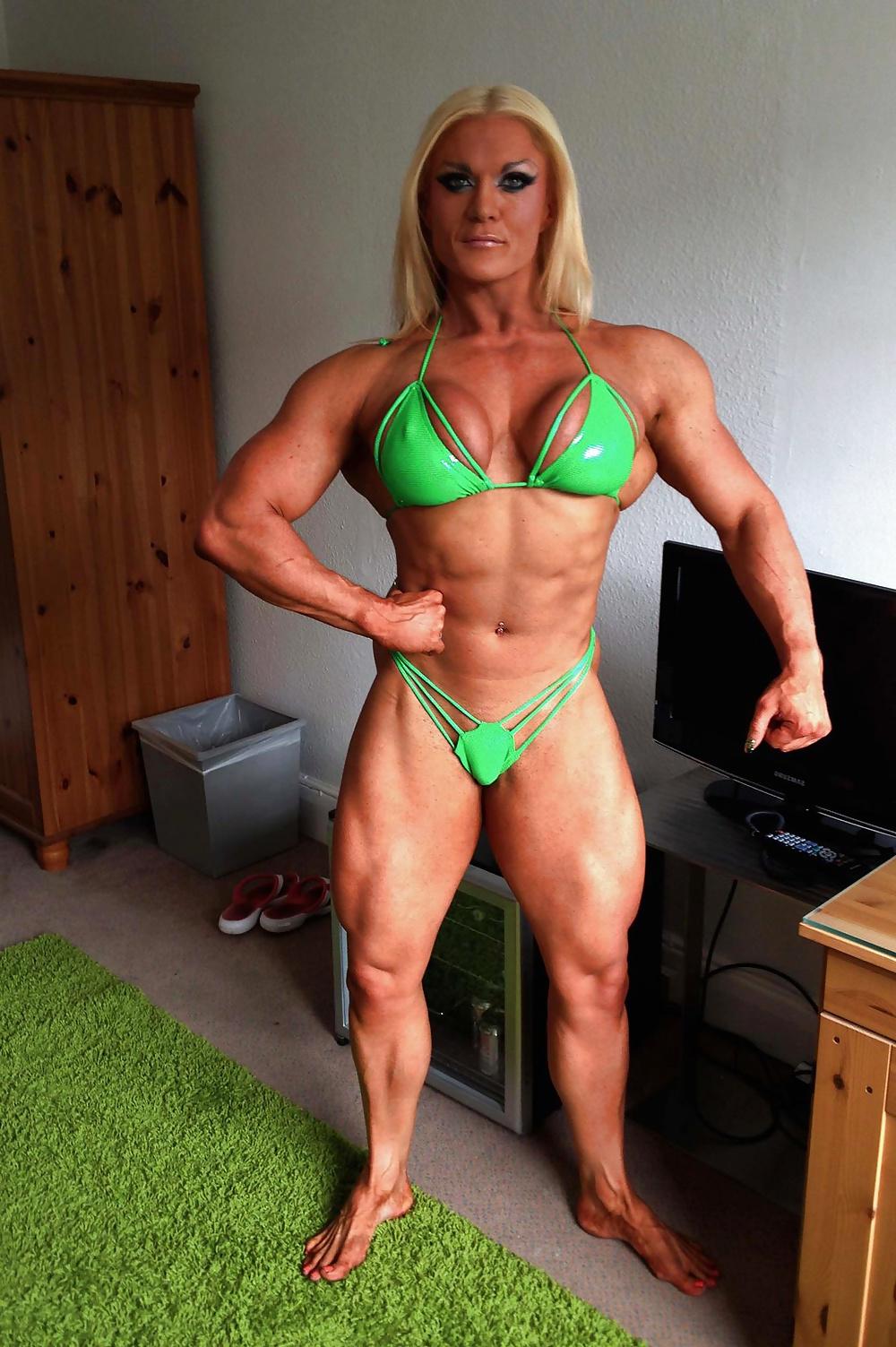 25P Lisa Cross - Sexy female muscles