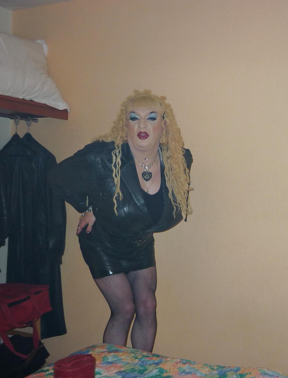 10P Lady Isabelle Leather Bitch
