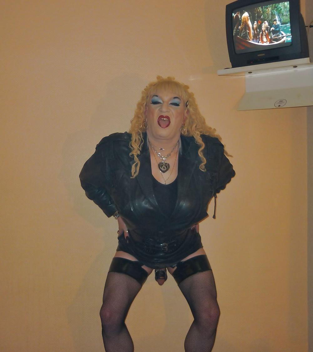 10P Lady Isabelle Leather Bitch