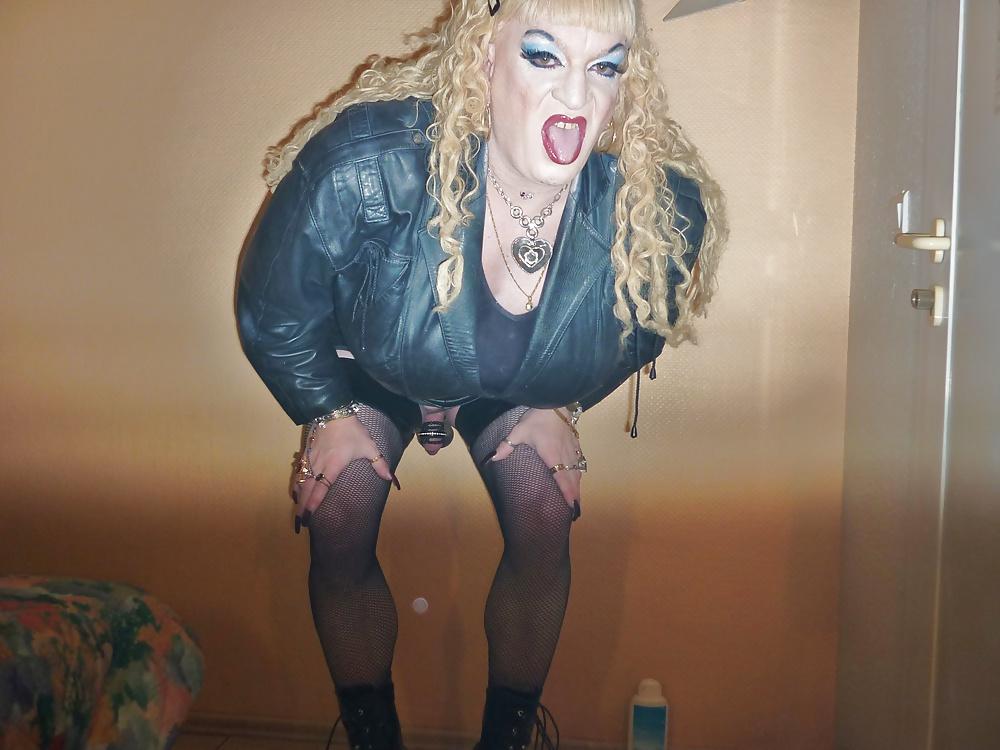 10P Lady Isabelle Leather Bitch