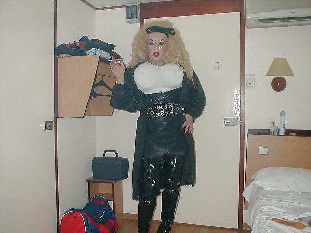 25P Lady Isabelle Leather Bitch