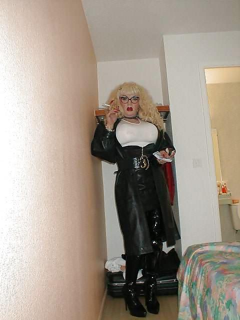 25P Lady Isabelle Leather Bitch