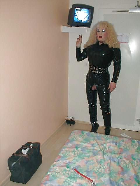 25P Lady Isabelle Leather Bitch