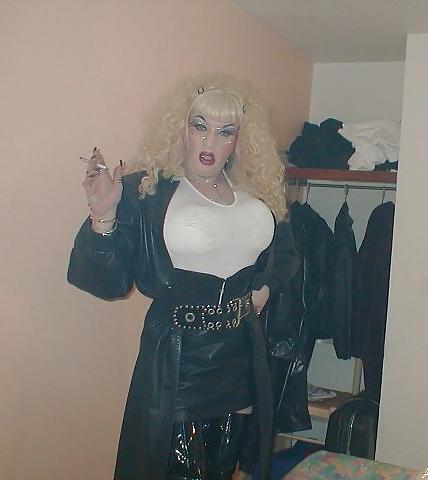 25P Lady Isabelle Leather Bitch