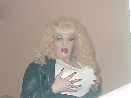 25P Lady Isabelle Leather Bitch