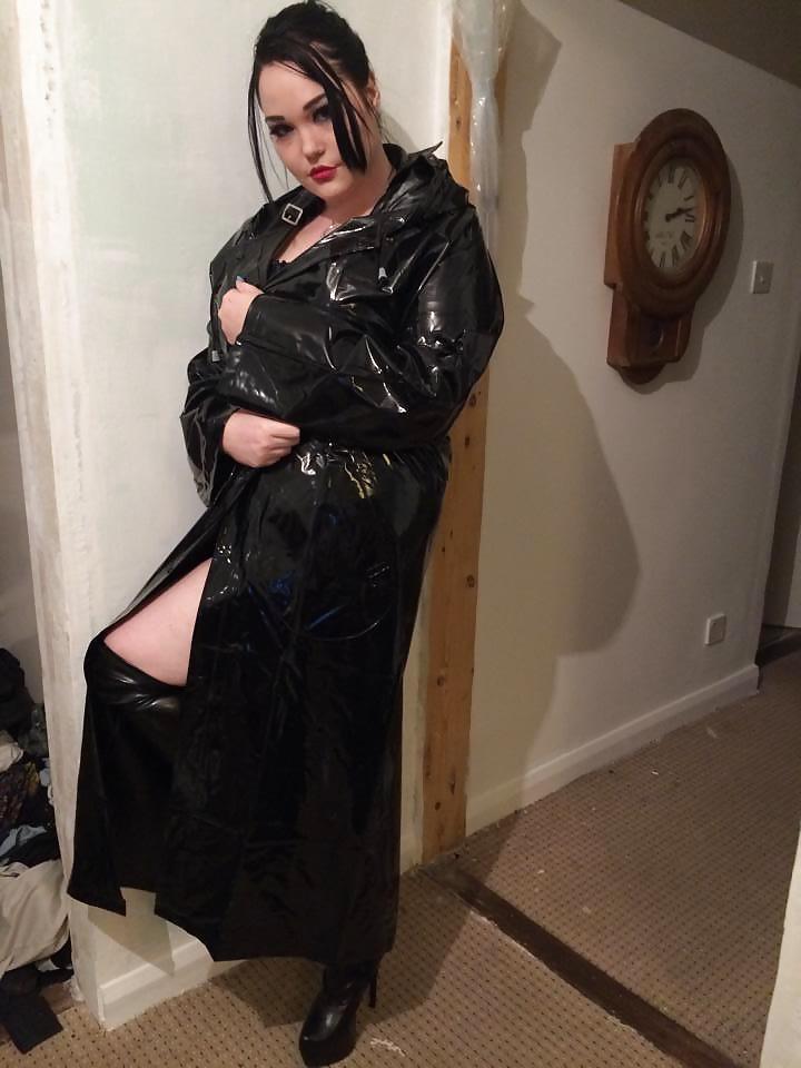 25P Chubby goth teen