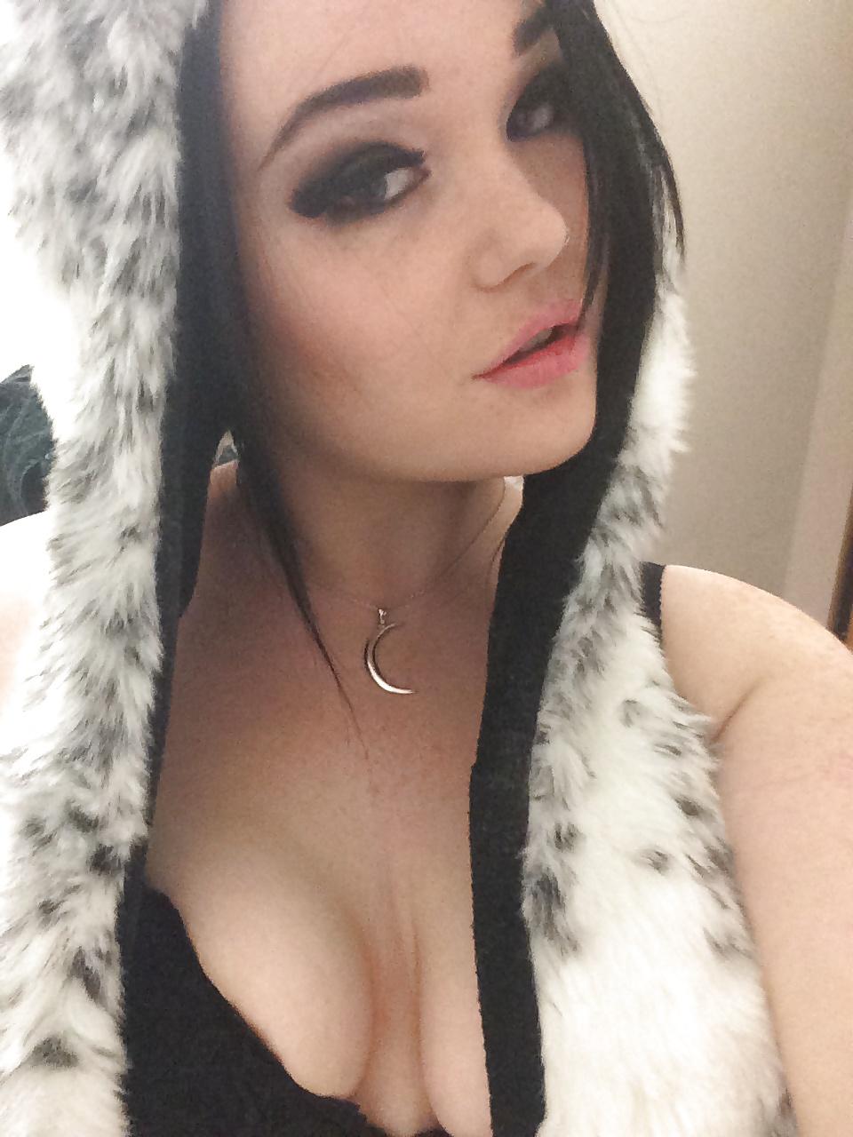25P Chubby goth teen