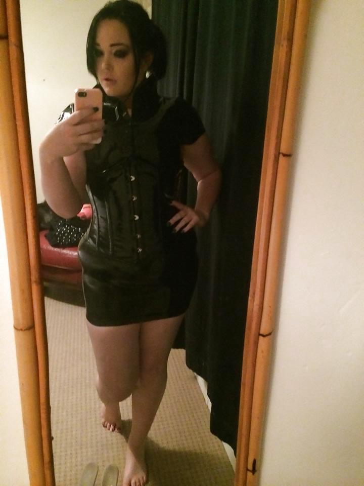 25P Chubby goth teen