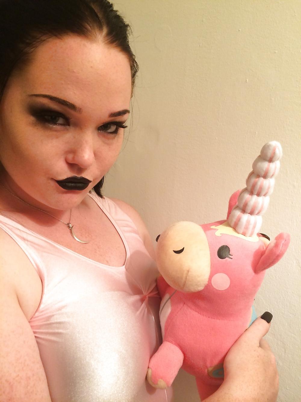 25P Chubby goth teen