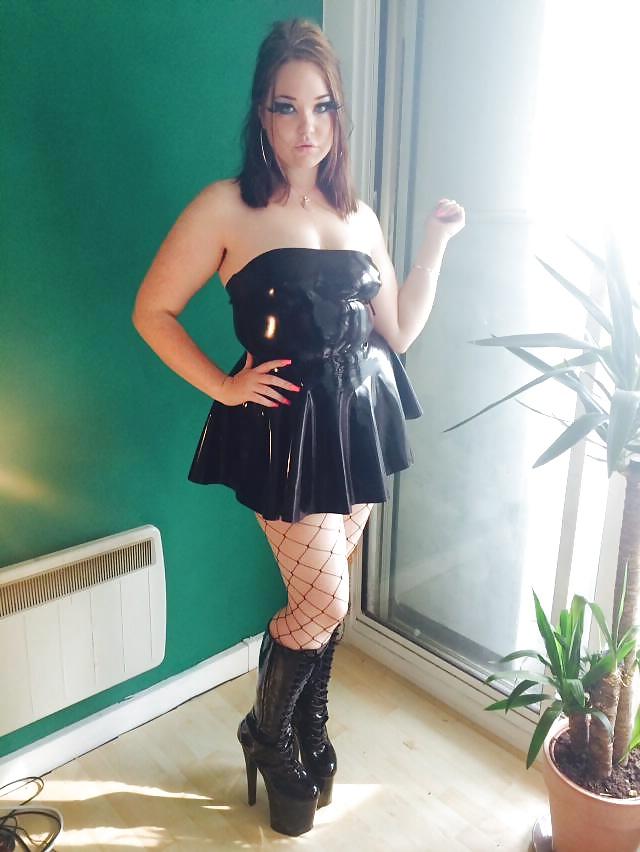 25P Chubby goth teen