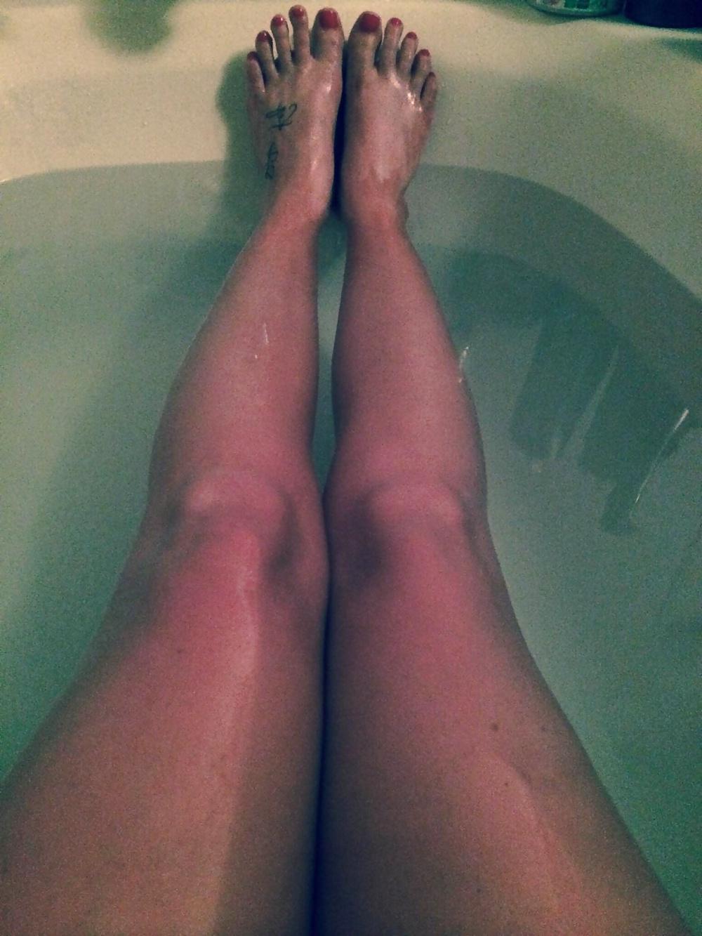 25P BIG Breasted Wild Girlfriend and Her Feet