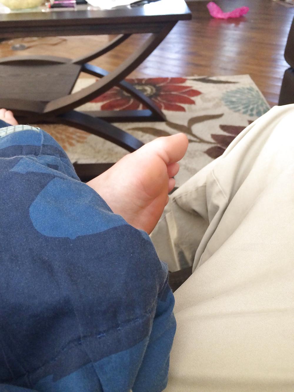 25P BIG Breasted Wild Girlfriend and Her Feet