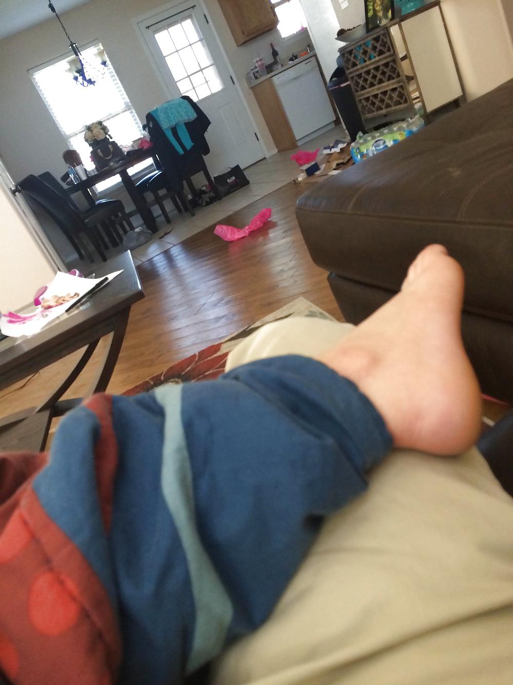 25P BIG Breasted Wild Girlfriend and Her Feet