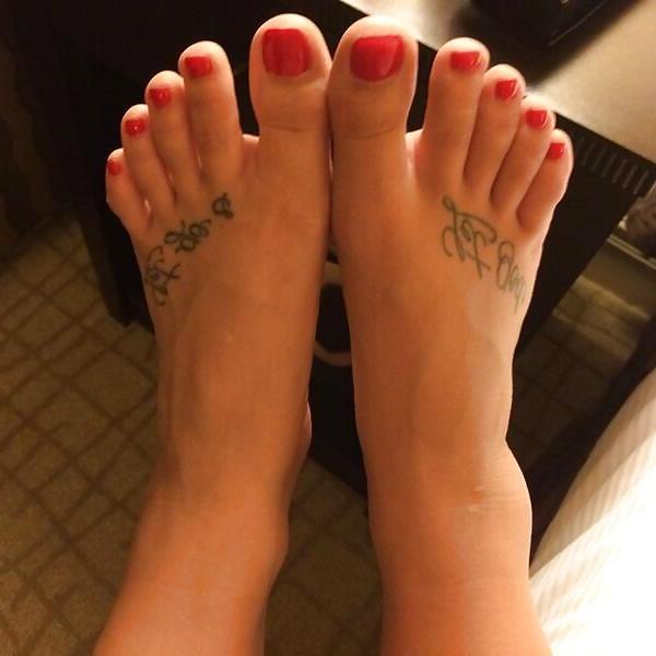 12P Foot - goddess #51 : Demi Lovato