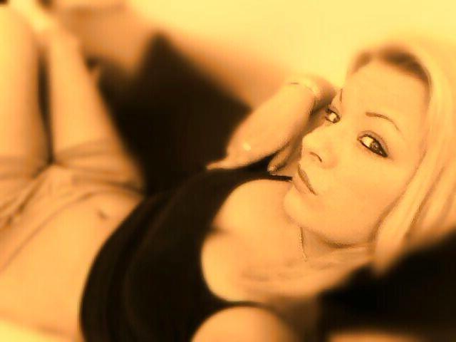 12P Sexy german bitch to fuck and breed