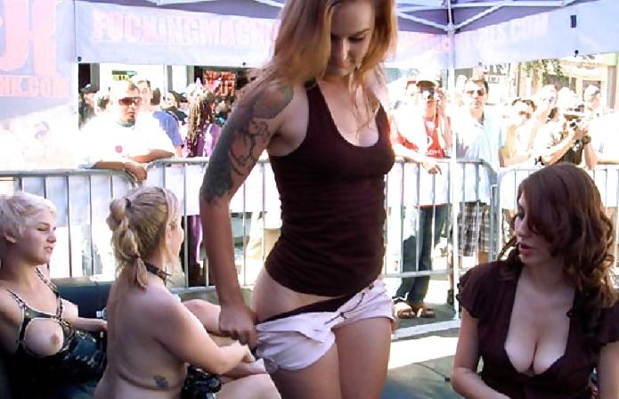 25P Naughty in Public 21