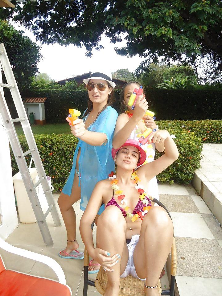 25P Colombia cute friends 1 