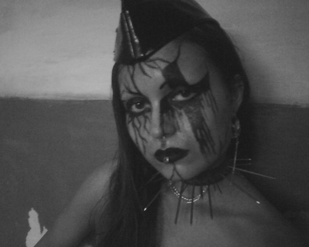 4P Kinky Makeup 2
