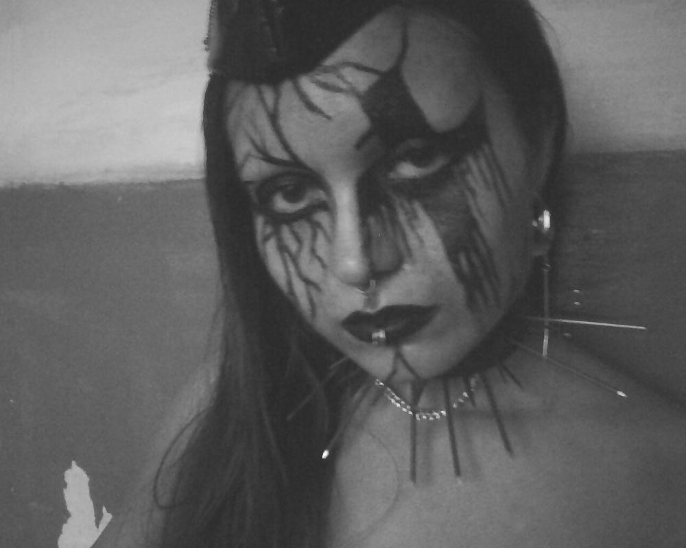 4P Kinky Makeup 2